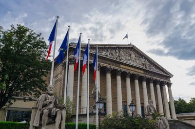 Investors Now Demand More to Lend to Paris Than to Rome or Athens as French 10-Year Bond Yields Hit Highest Level Since 2002